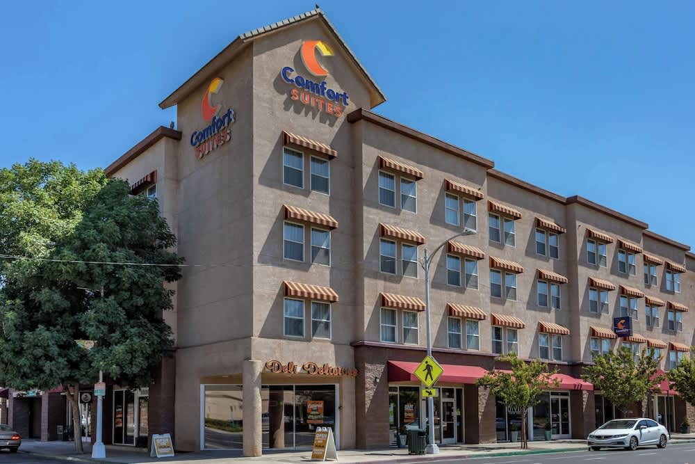 Comfort Suites Visalia - Convention Center 1