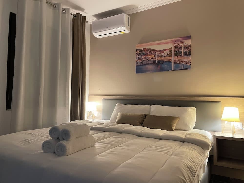 Te Gjyshi (at Grandfather) 1