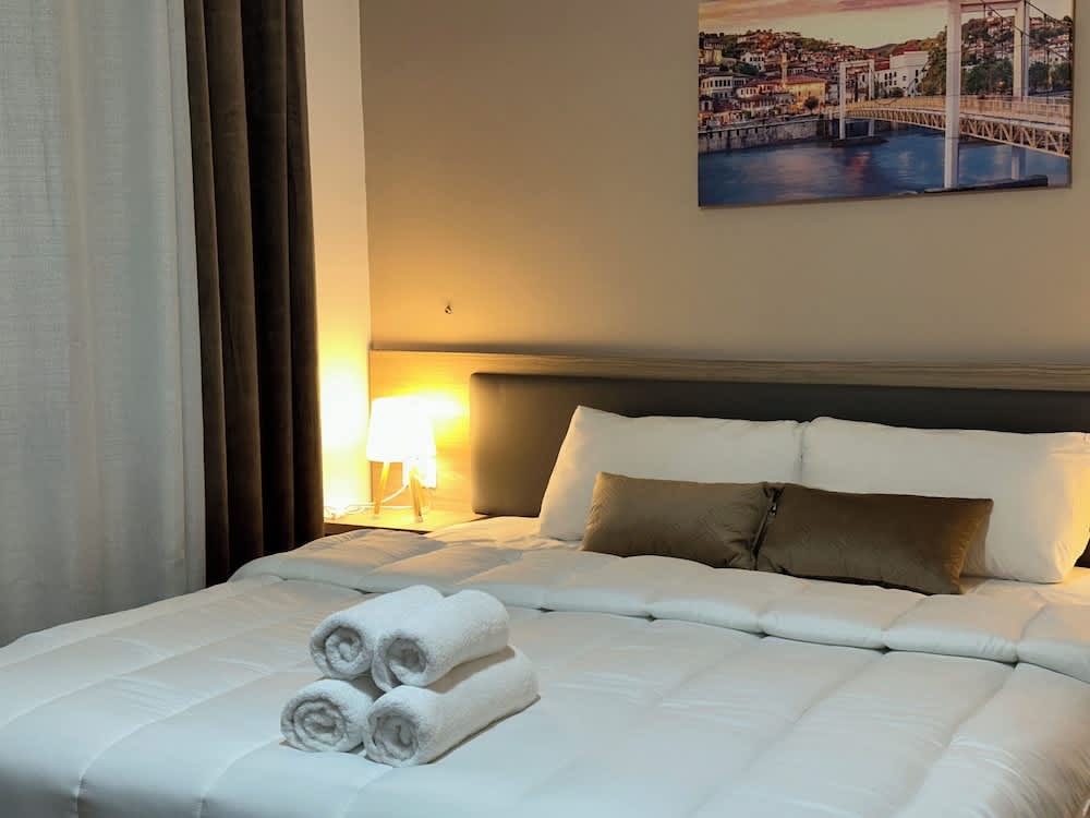 Te Gjyshi (at Grandfather) 4