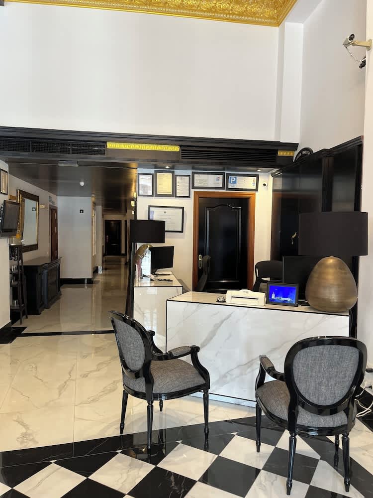 Adriano Boutique Sevilla 5