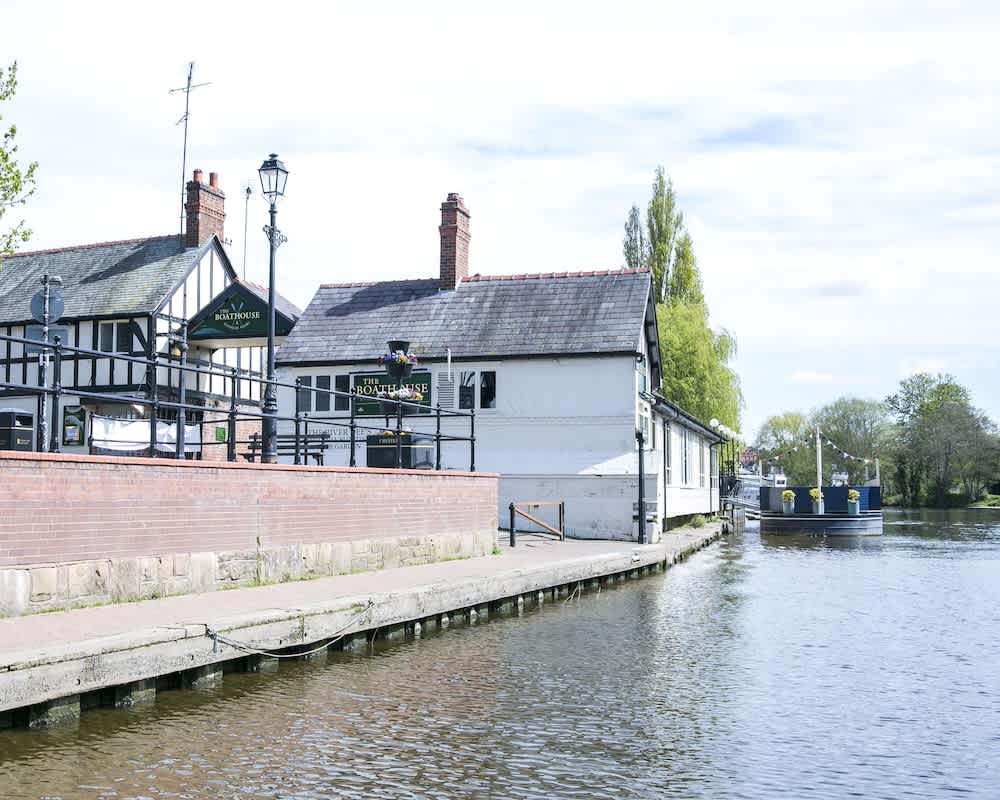 The Boathouse Inn & Riverside Rooms 1