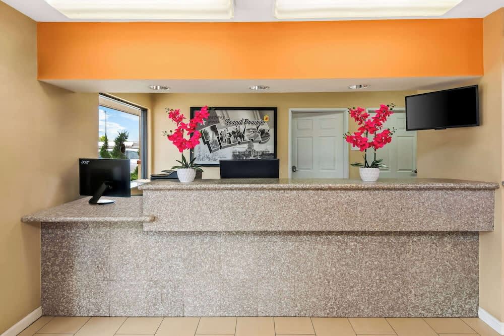 Super 8 by Wyndham Grand Prairie North 2