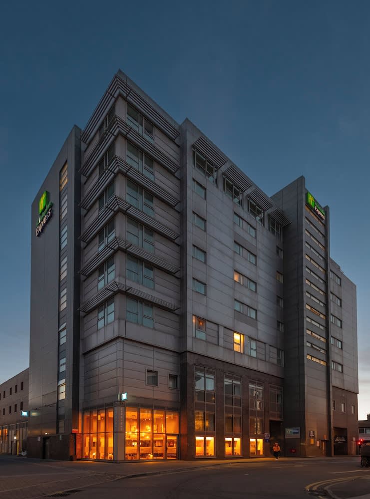 Holiday Inn Express SWINDON CITY CENTRE by IHG 1