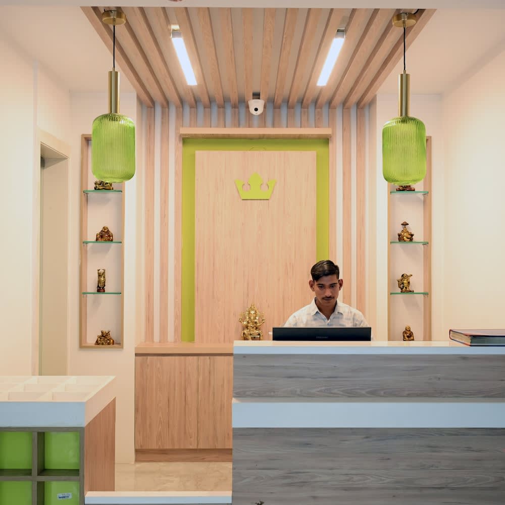 Hotel Le Roi Express Karol Bagh 4