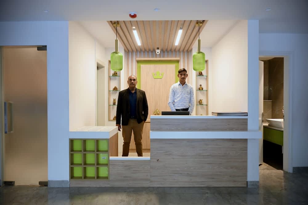 Hotel Le Roi Express Karol Bagh 3