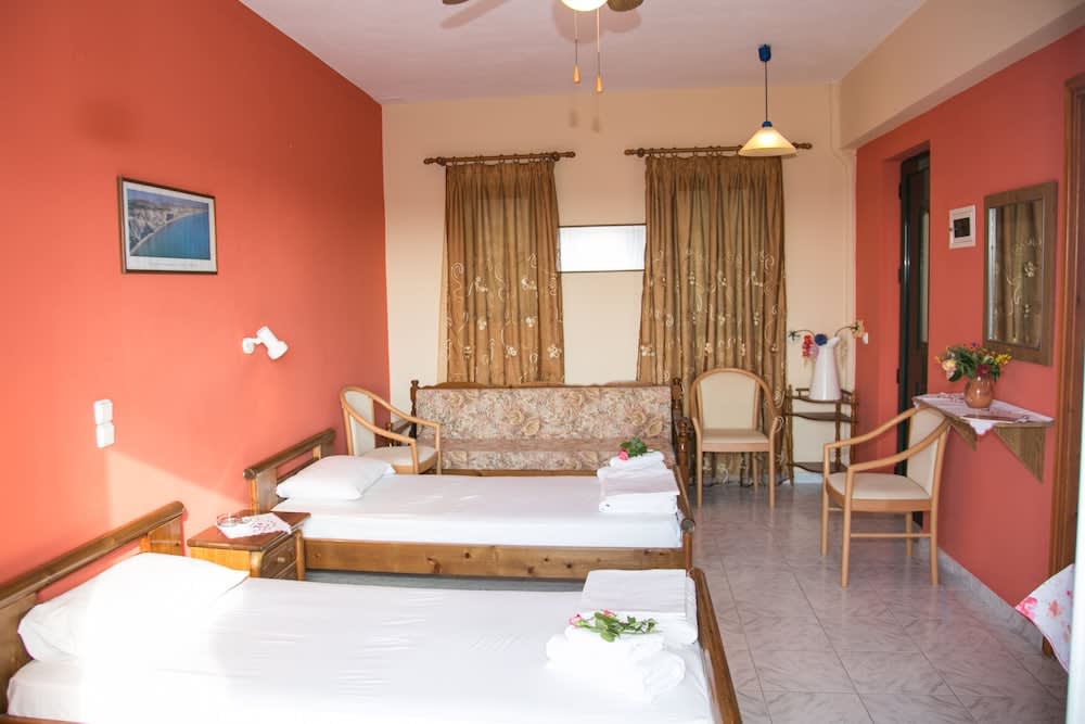 Almyros Studios & Apartments 2