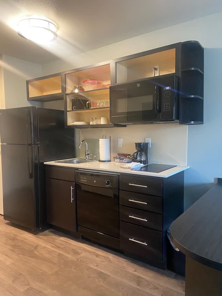 Extended Studio Hotel Ontario 5