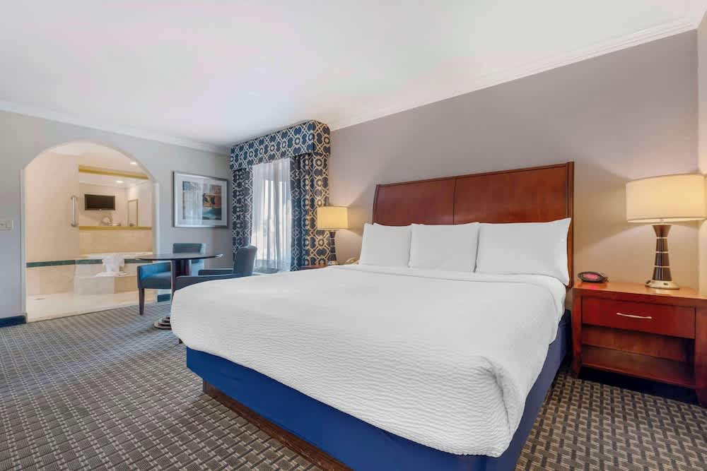 Best Western Plus Marina Shores Hotel 1