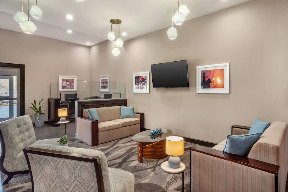 Best Western Plus Lake Jackson Inn & Suites 2
