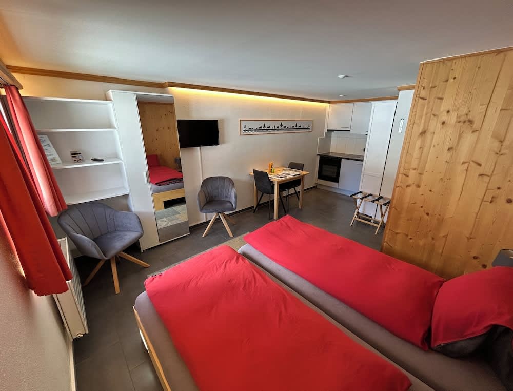Alpenchalet Weidhaus Gstaad - Dachwohnung - Studio - Stockbettzimmer 2