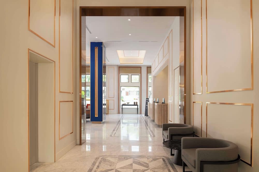 Radisson Hotel Chateau de Bangkok 2