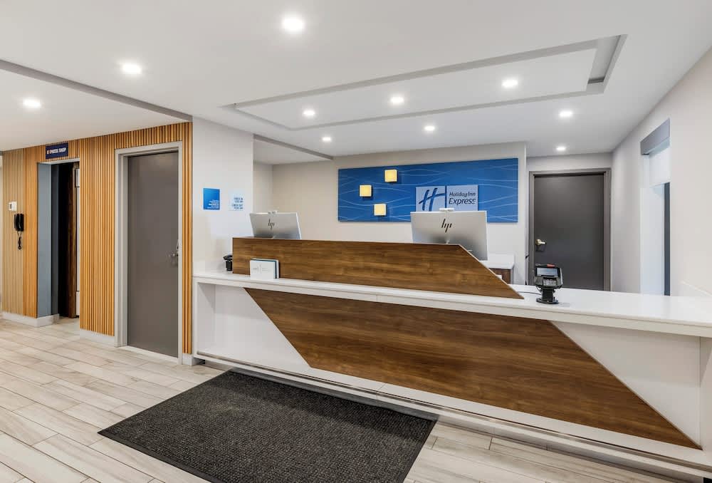 Holiday Inn Express Chicago-Downers Grove by IHG 2