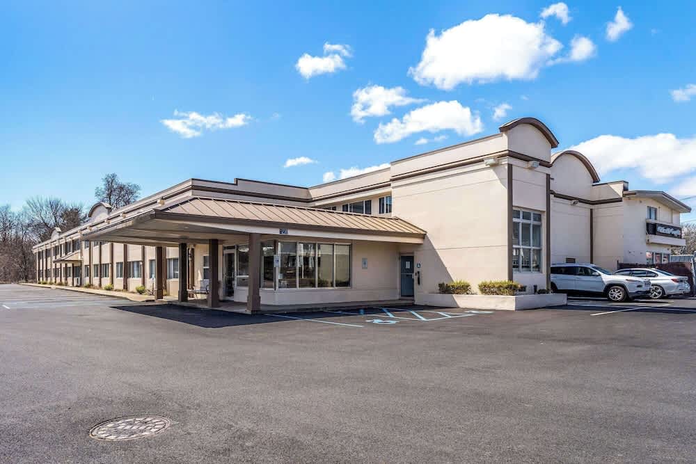 Days Inn by Wyndham Albany SUNY 1