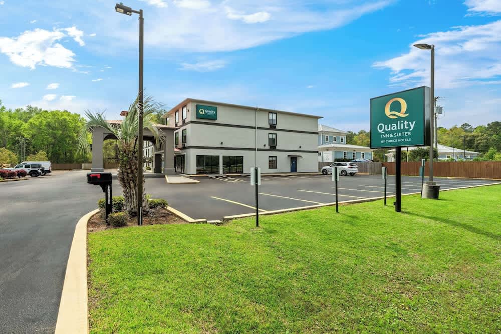 Quality Inn & Suites Biloxi - Ocean Springs 1