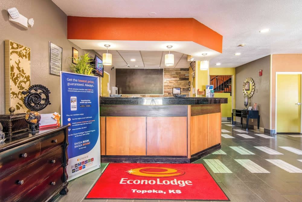 Econo Lodge Topeka at Wanamaker 2