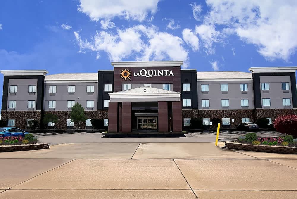 La Quinta Inn & Suits by Wyndham Pontoon Beach IL 1