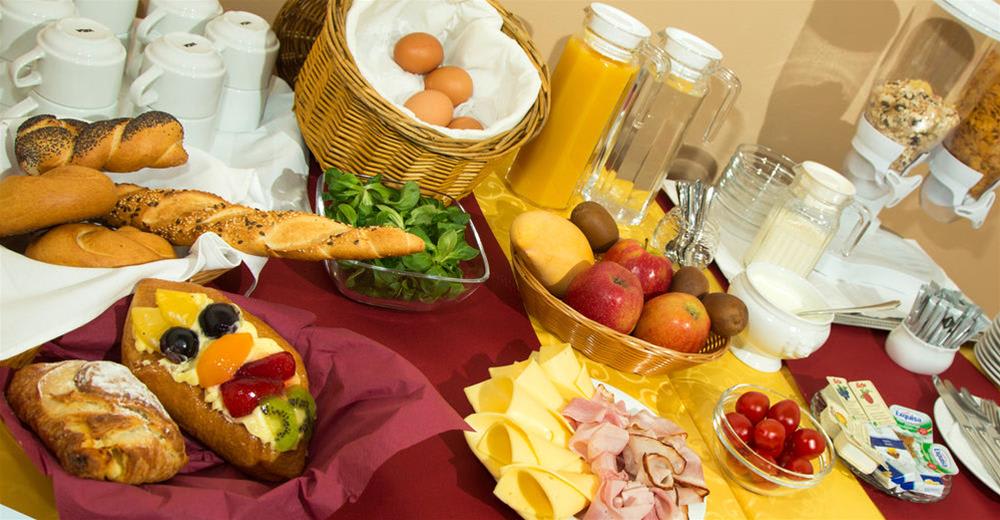 Very Central, 5 min to city center, Self Check In 3