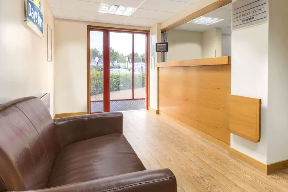 Days Inn by Wyndham Magor 2