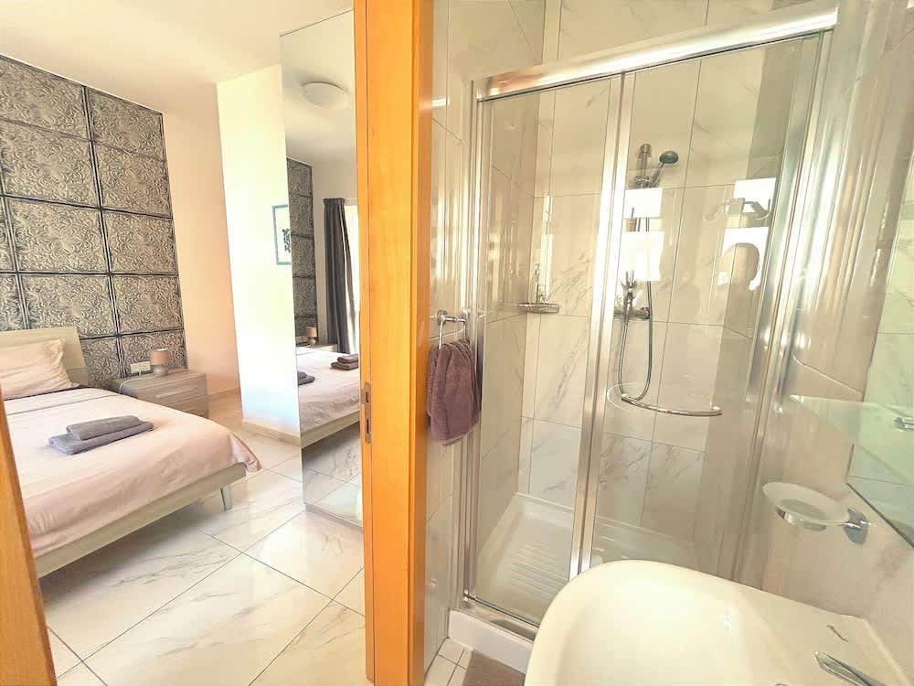 Arzella Apartments Xlendi Stylish Stay Near Beach Local Eats 5