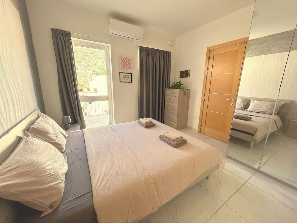 Arzella Apartments Xlendi Stylish Stay Near Beach Local Eats 3