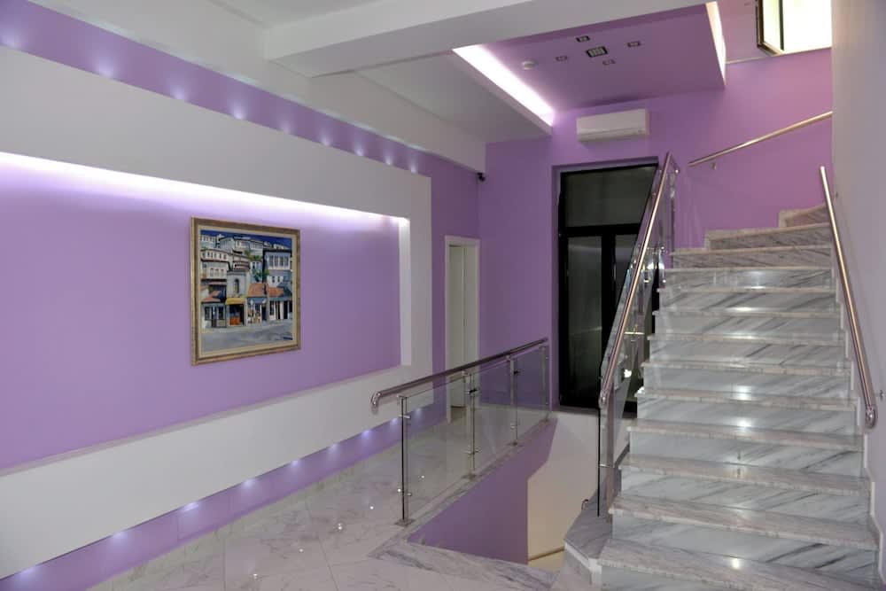 Hotel & Restaurant White City 1