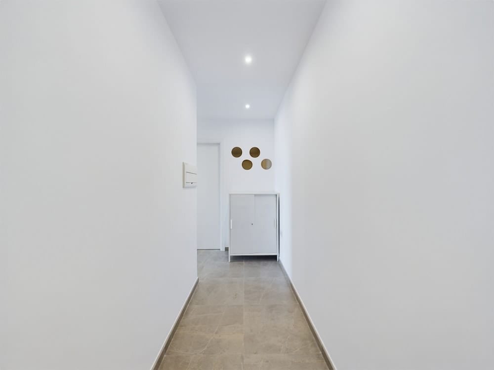 E1 18th Floor Studios, Sea & Beach Views 2