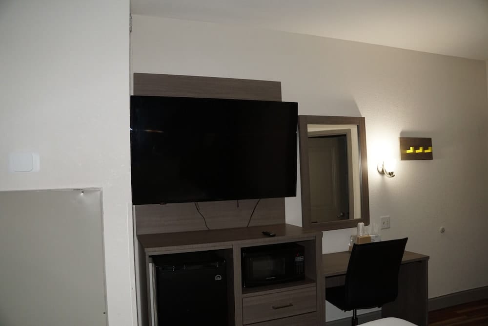 Baymont by Wyndham Kingdom City 5