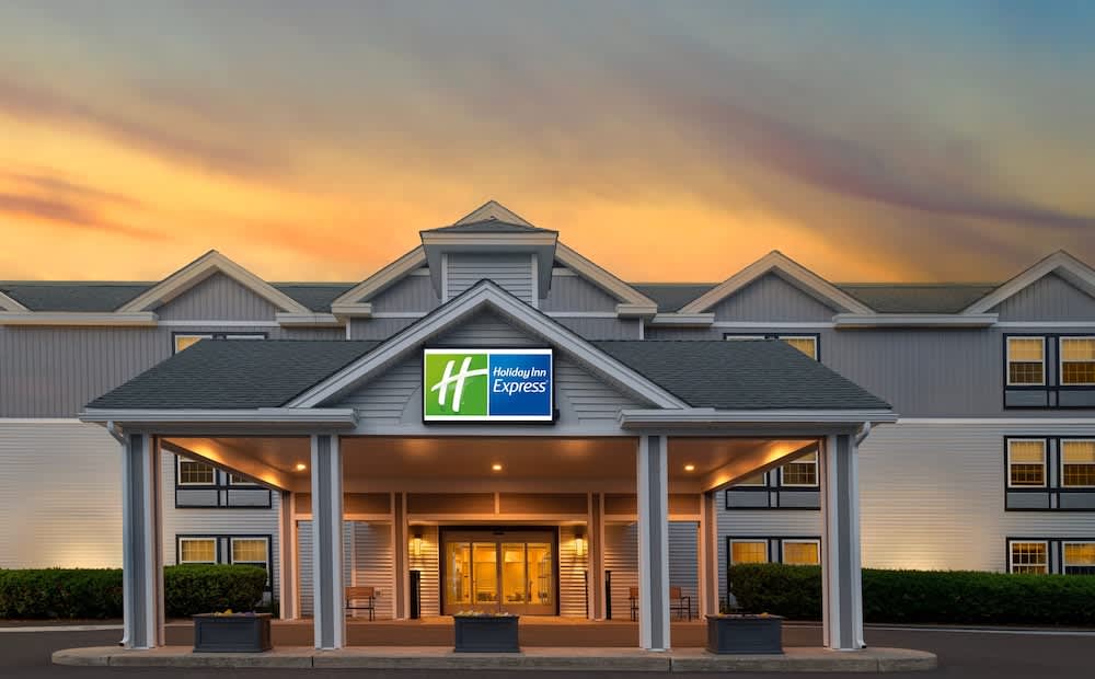 Holiday Inn Express St. Albans by IHG 1