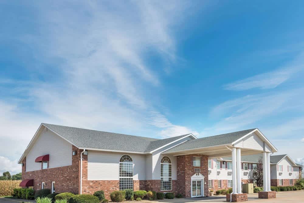 Super 8 by Wyndham Jerseyville 1