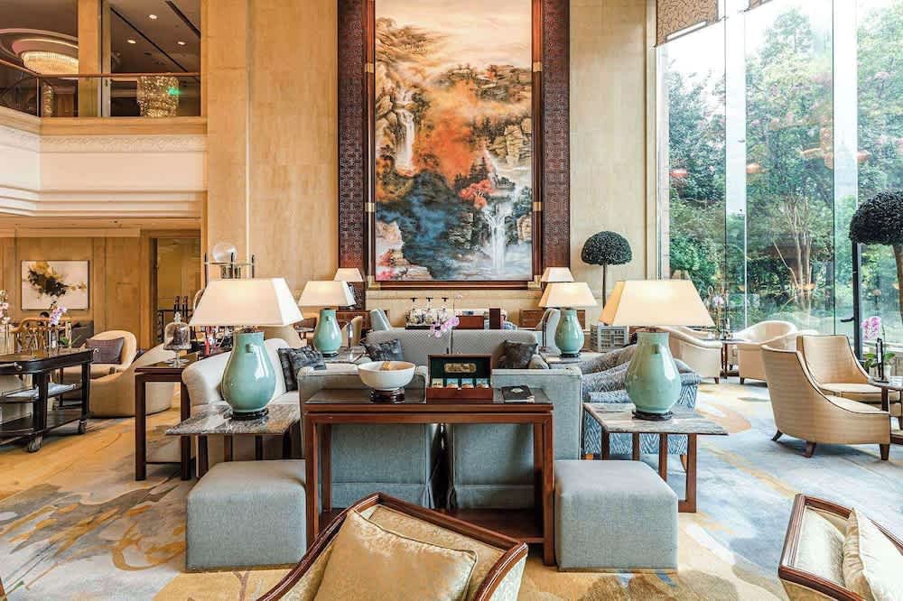 Pudong Shangri-La Shanghai - With a sweeping view of the Pearl Tower and the historic Bund skyline 3