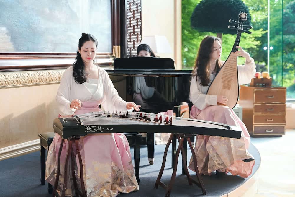 Pudong Shangri-La Shanghai - With a sweeping view of the Pearl Tower and the historic Bund skyline 4