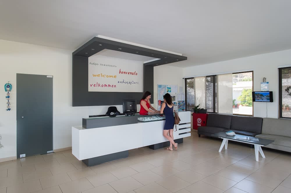Zoes Hotel & Suites 2