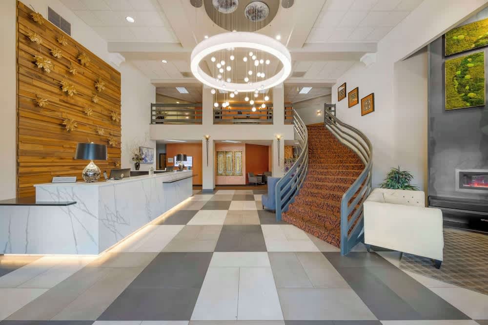 Best Western Plus Mill Creek Inn 2