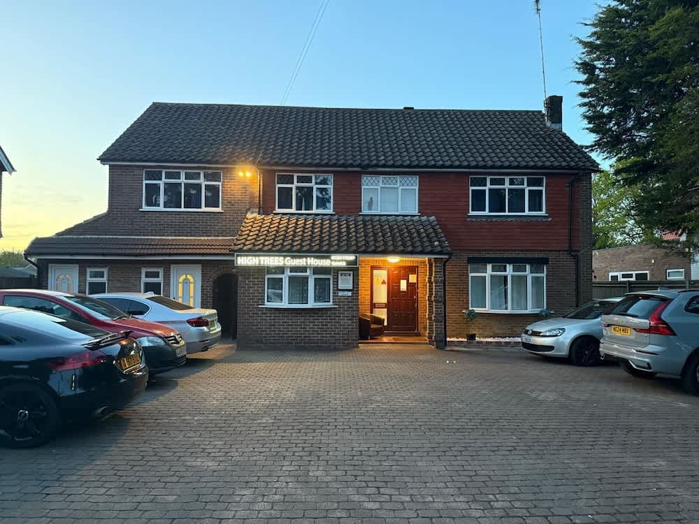 High Trees Guest House Gatwick 1