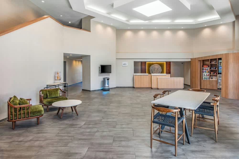 Fairfield Inn and Suites by Marriott San Jose Airport 2