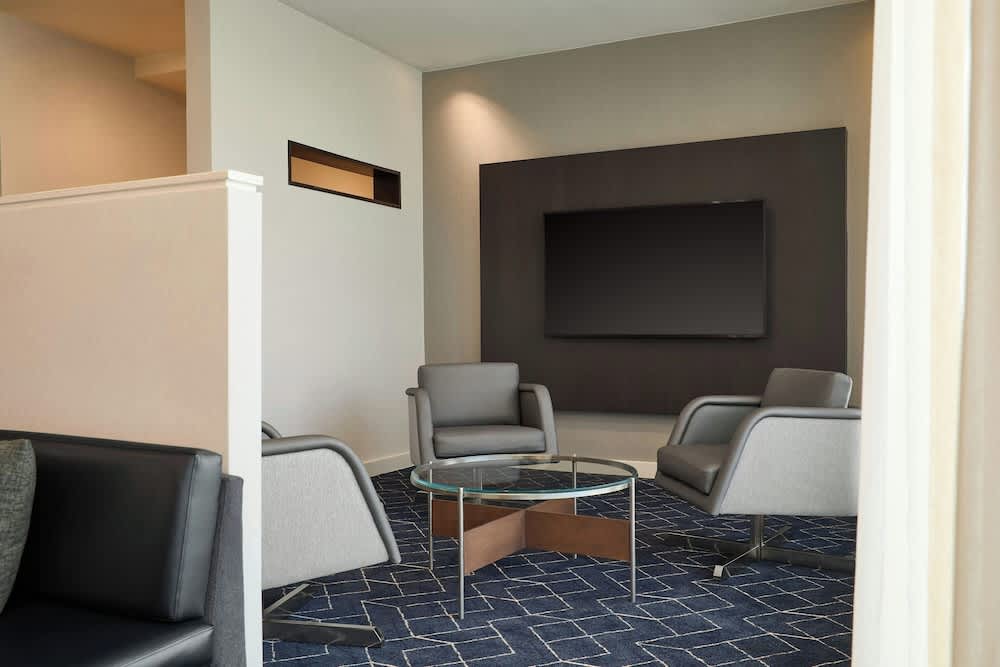 Courtyard St. Louis Creve Coeur 4