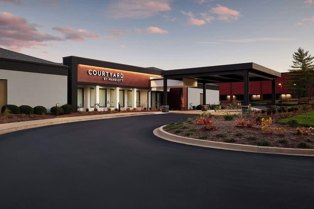 Courtyard St. Louis Creve Coeur 1