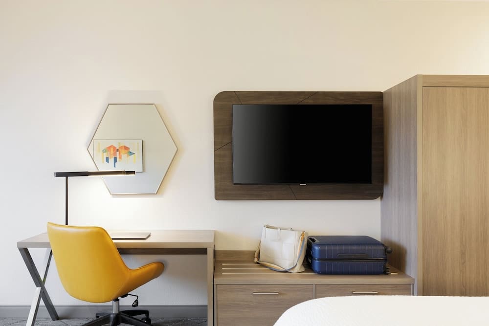Holiday Inn Express & Suites Linden - Newark South by IHG 2