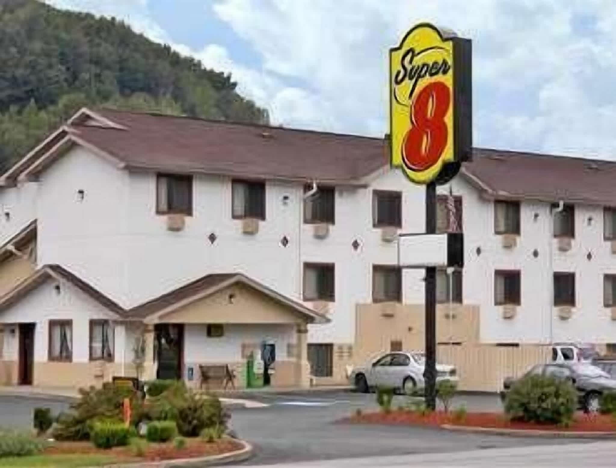 Super 8 by Wyndham Butler 2