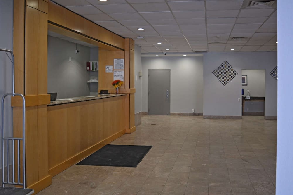 Quality Inn & Suites Syracuse - Carrier Circle 2