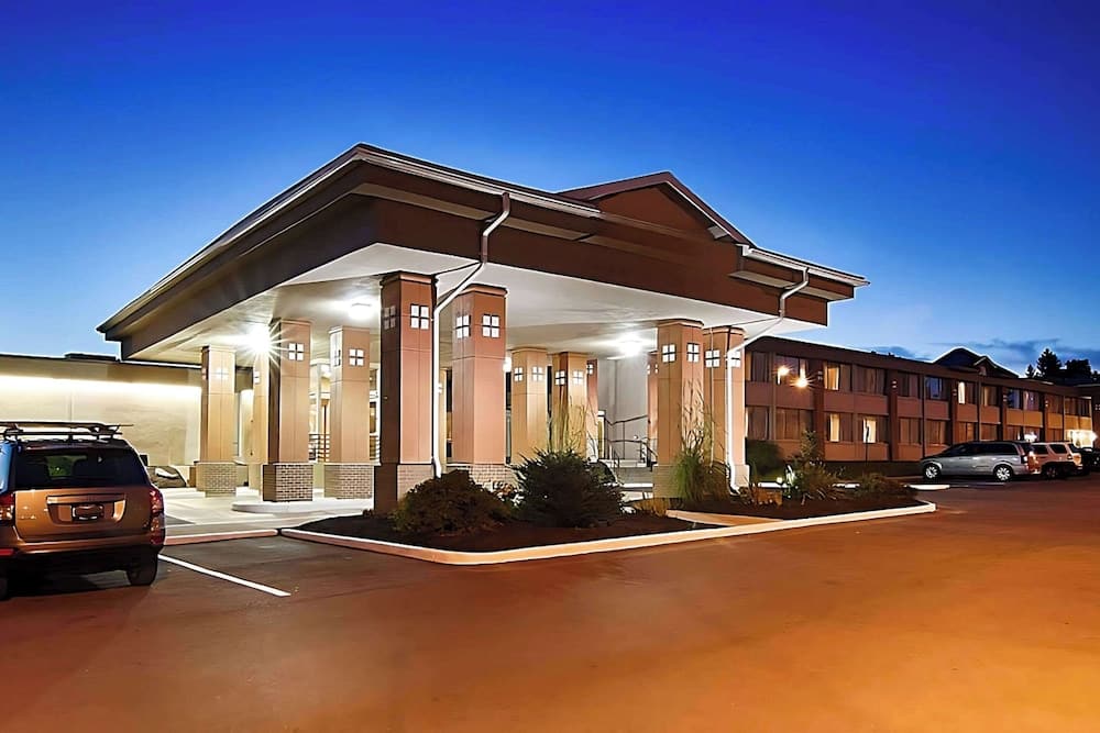 Quality Inn & Suites Syracuse - Carrier Circle 1