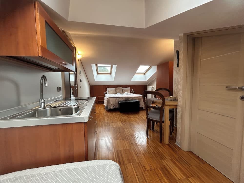 Aurelia Garden Gold B&B 1