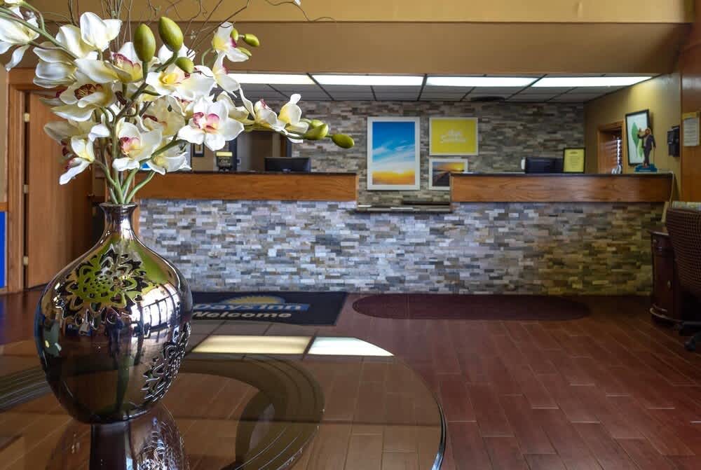 Days Inn by Wyndham Clinton 2