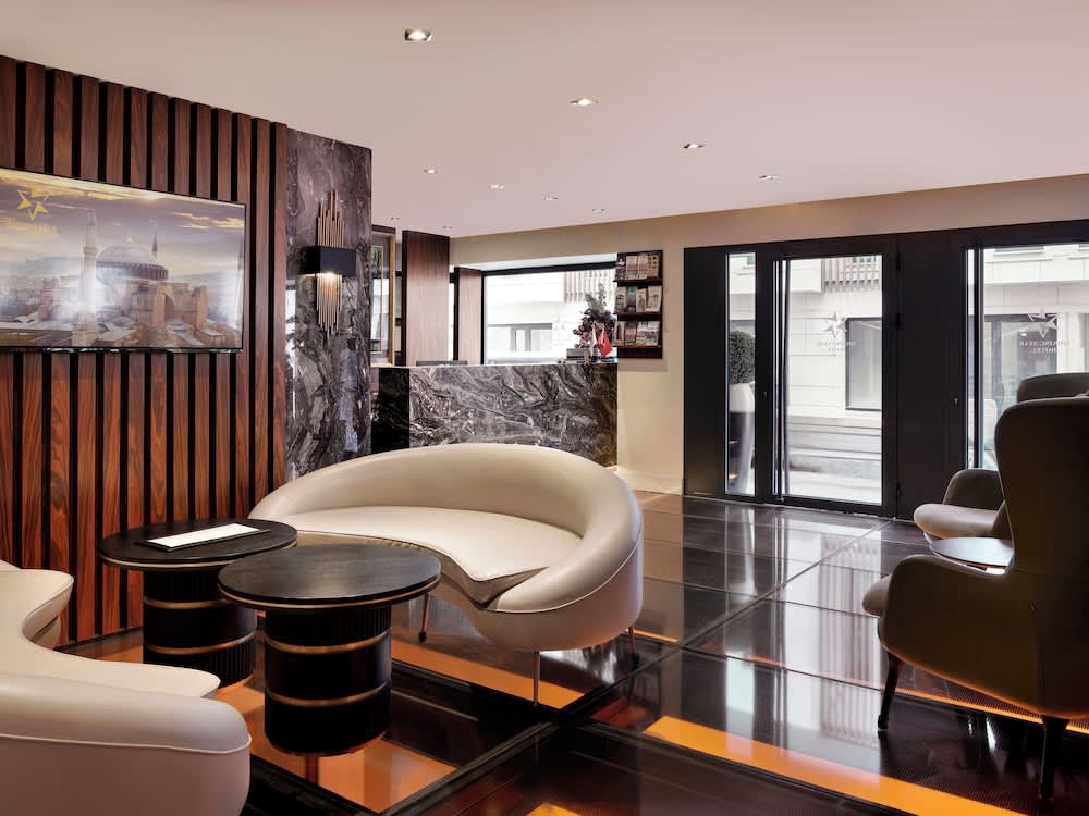 Shining Star Hotel 4