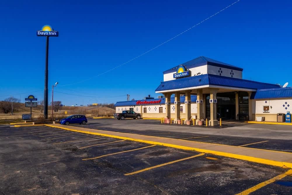 Days Inn by Wyndham Clinton 1