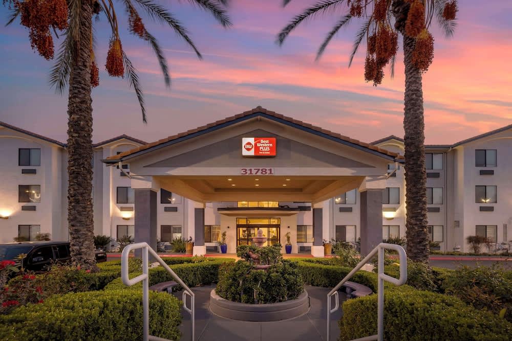 Best Western Plus Lake Elsinore Inn & Suites 1