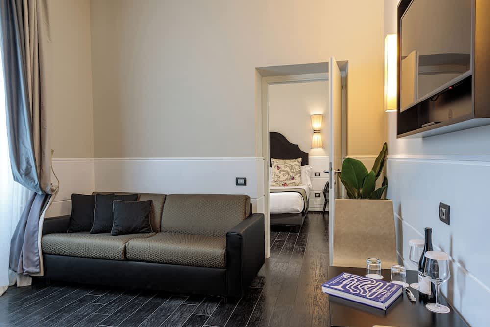 The Independent Suites 4