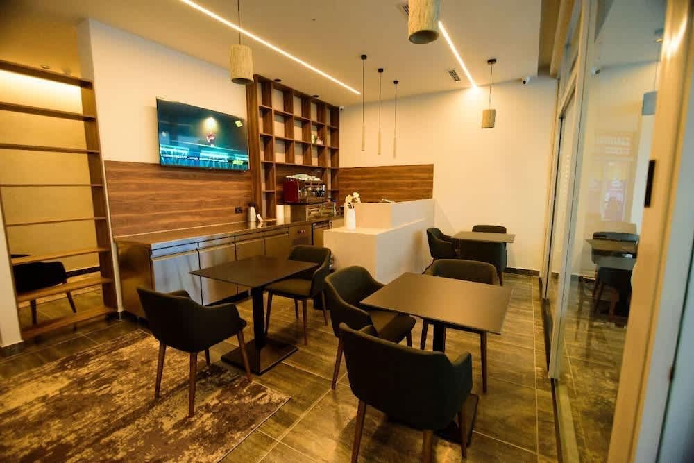 Hotel Zeneli Vlore 1