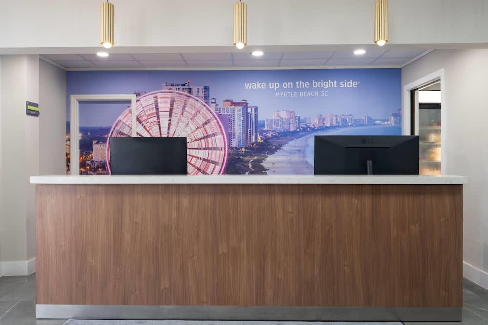 La Quinta Inn & Suites by Wyndham Myrtle Beach 2