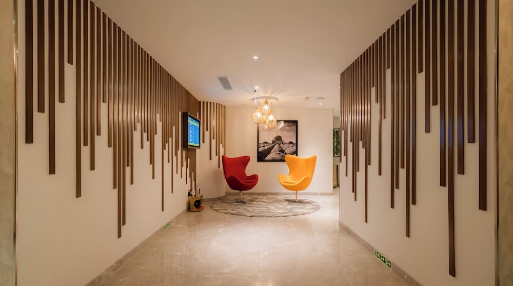 080 Transit Hotel, T2 1